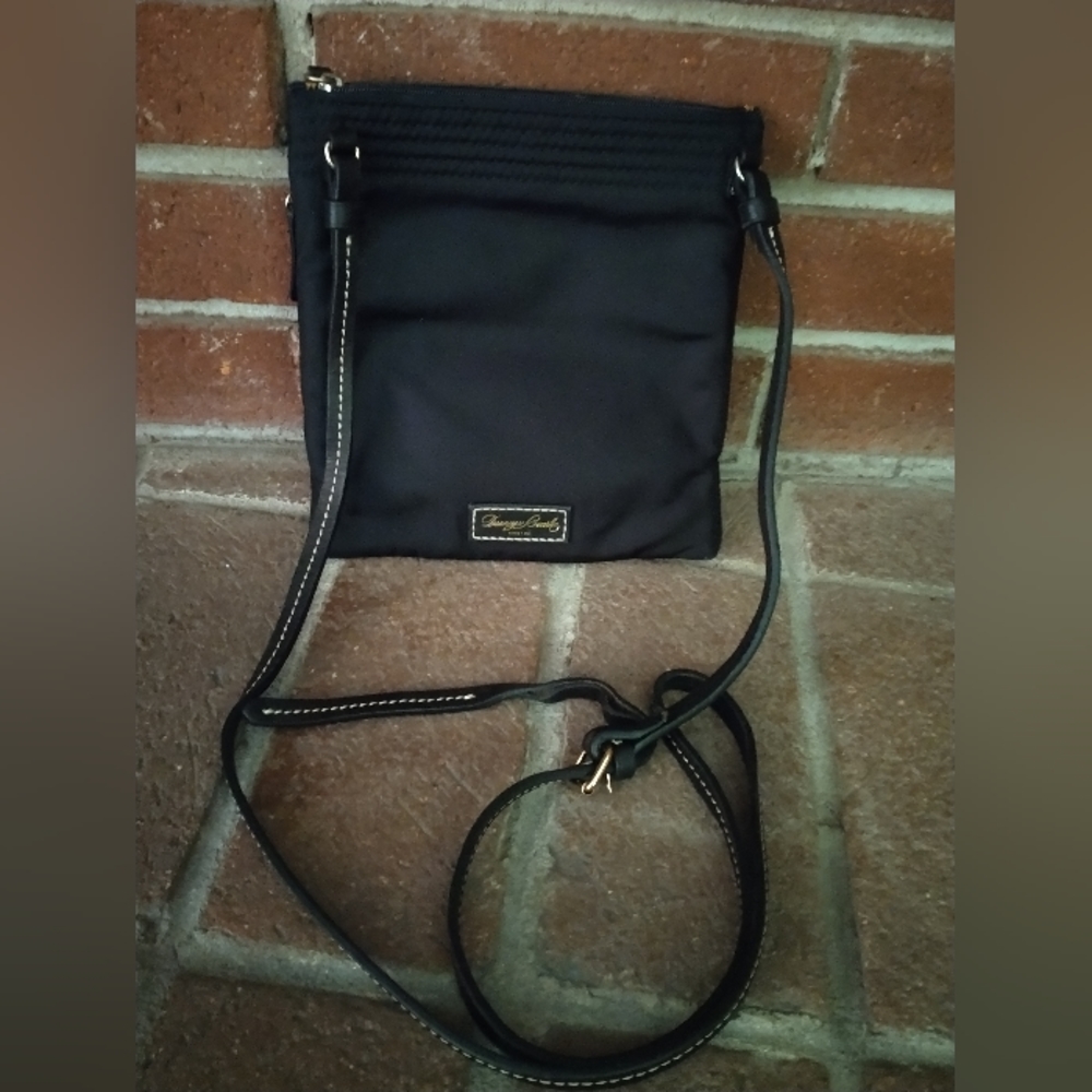 LIKE/NEW/SHOULDER/BAG/WEARONTHESHOULDERSTRAP